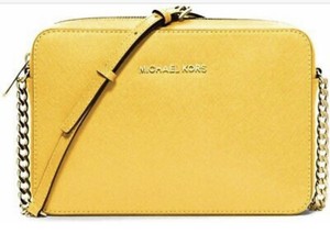 michael kors jet set crossbody yellow