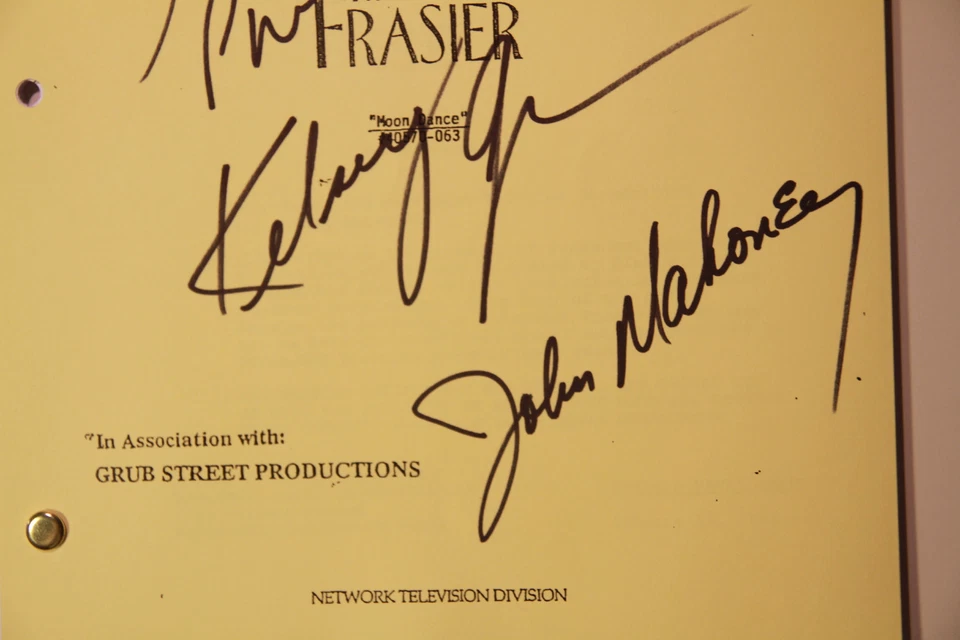 FRASIER reparto completo autografiado guión Kelsey Grammer David HYDE PIERCE GILPIN Foto 2 de 4