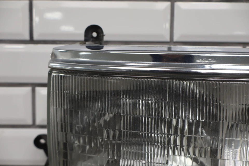 Lámpara de luz de pasajero derecho Lexus LX450 1996-1998 Foto 2 de 4