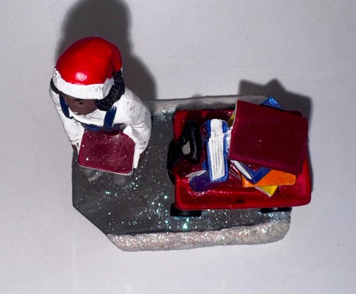 Figura de carro libro cuadrado de San Nicolás decoración de Navidad pintada a mano Kohl’s 2024 - Imagen 8 de 11