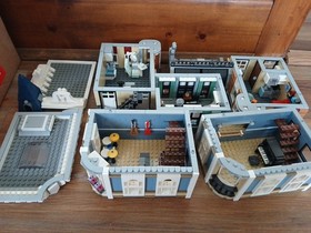 Lego Creator Expert 10255 Assembly Square 100% Complete Retired Ex. Condition