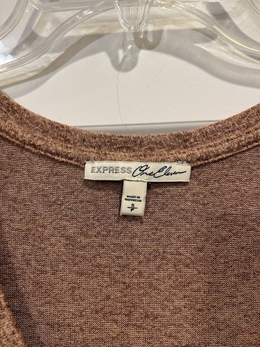 EXPRESS ONE ELEVEN WOMEN'S V-NECK OVERSIZED HIGH-LOW TOP – SMALL - Picture 5 of 6