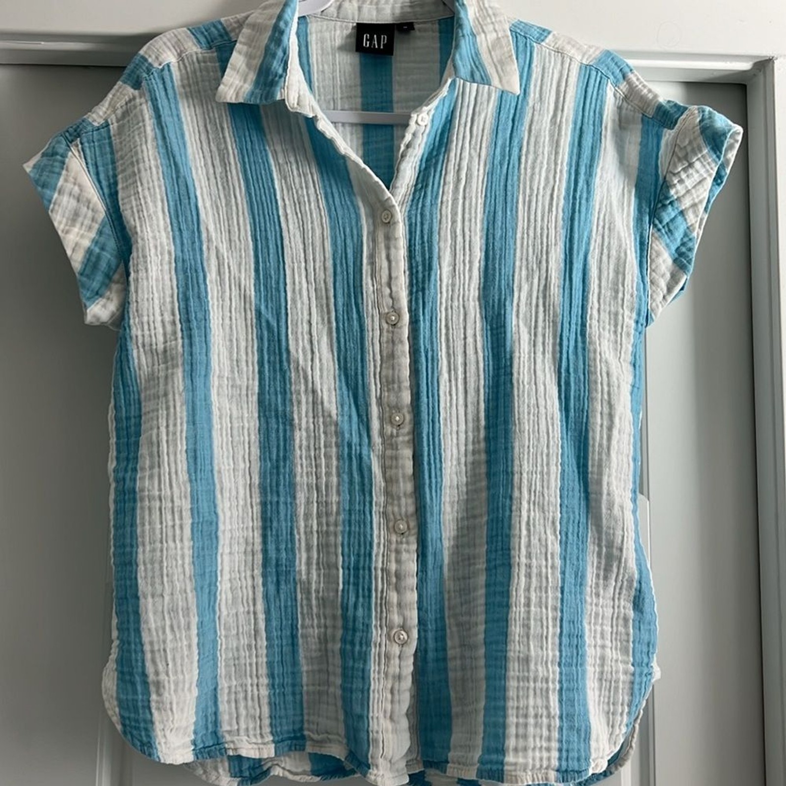 Gap striped blue white button down medium - image 6