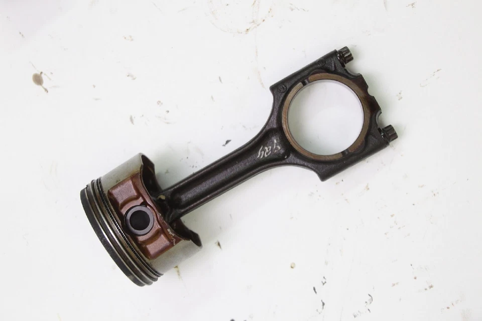 Pistón Volvo V70 I 31251468 cilindro 2 con biela 2.4 103 KW 140 CV gasolina Foto 2 de 3