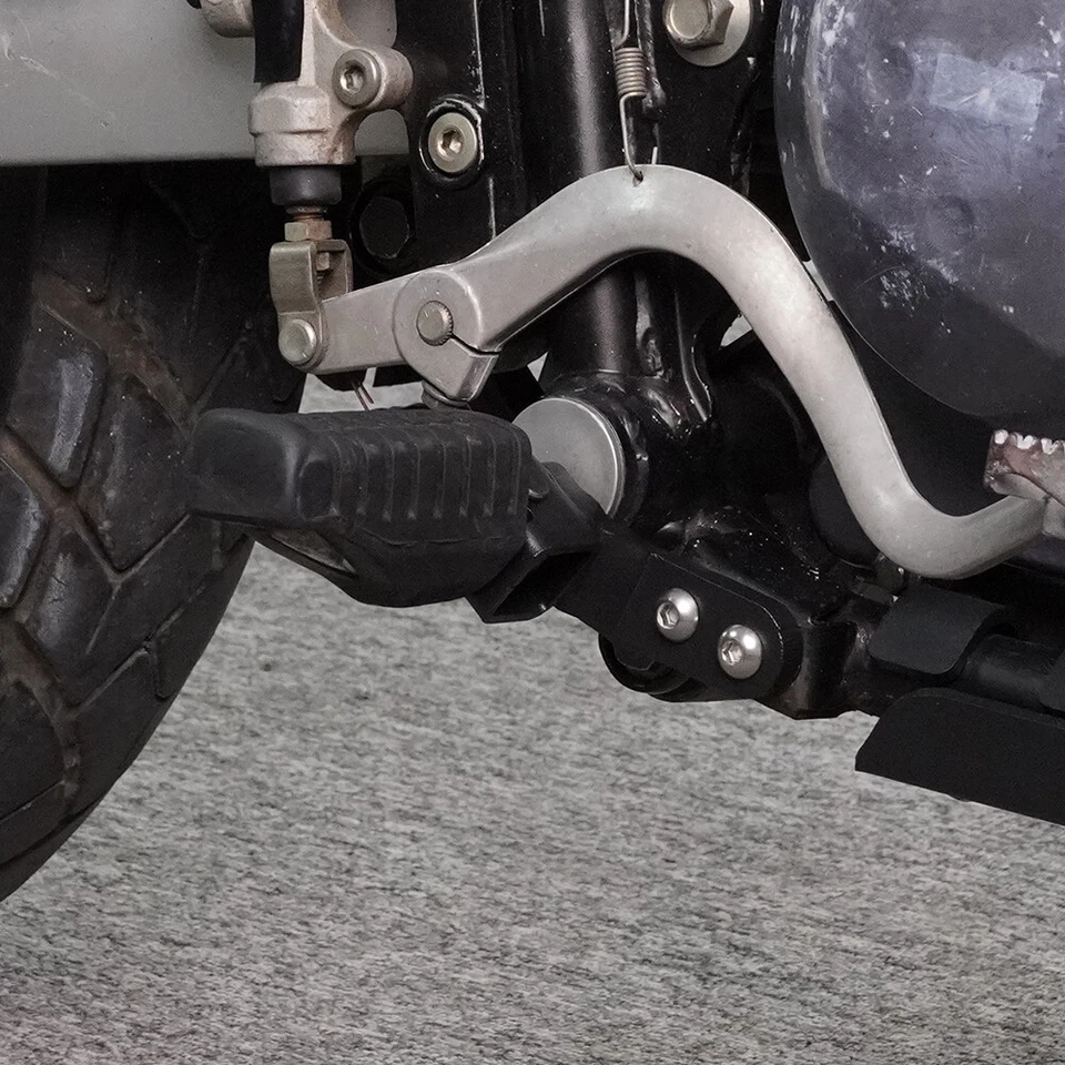 Kit de montaje de placa descendente estriberas Kawasaki KLR650 1987-2018 apto para mercado de accesorios Foto 2 de 4