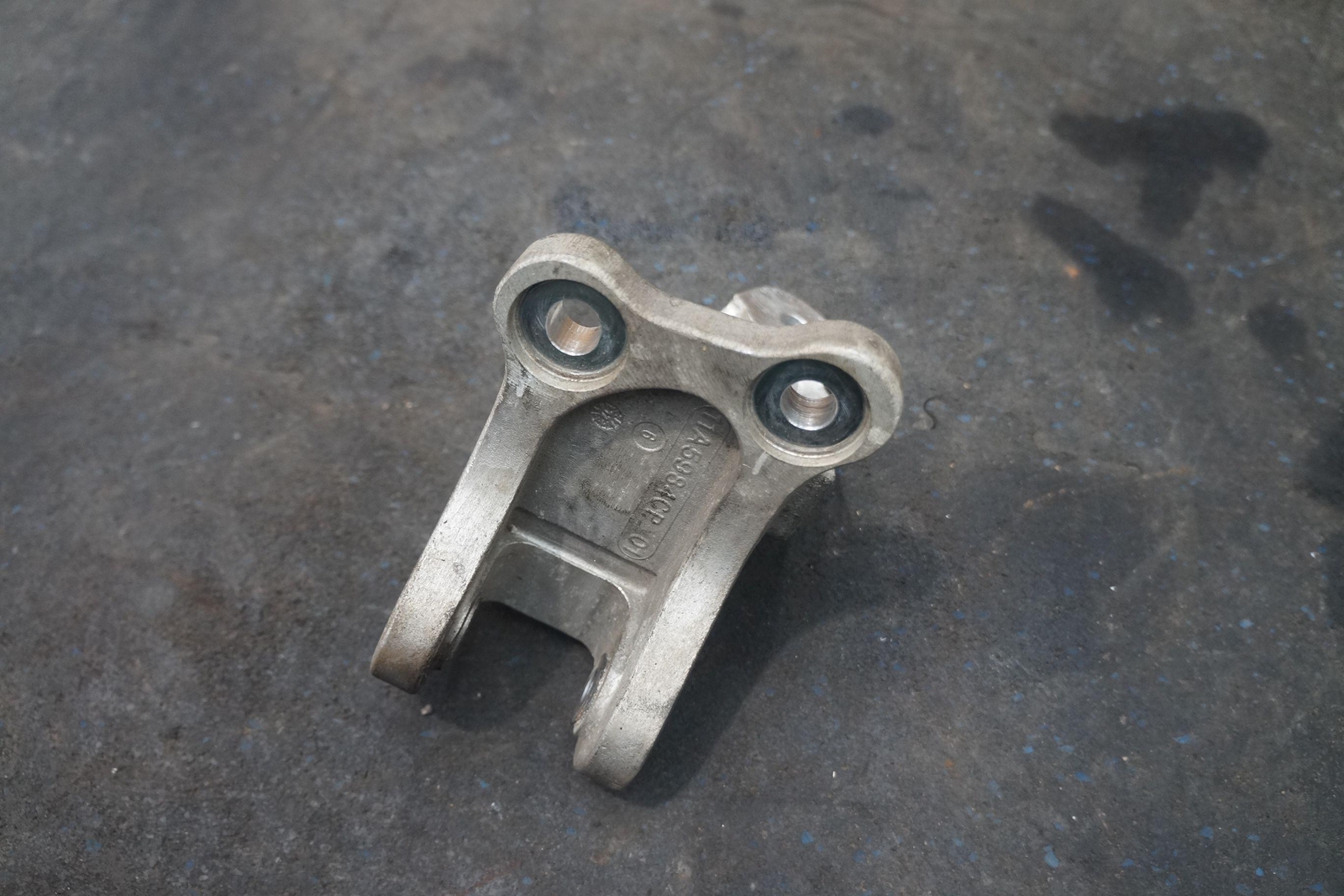 Front Left Suspension Shock Strut Bracket Mount 11A5984CP McLaren MP4-12C 2014
