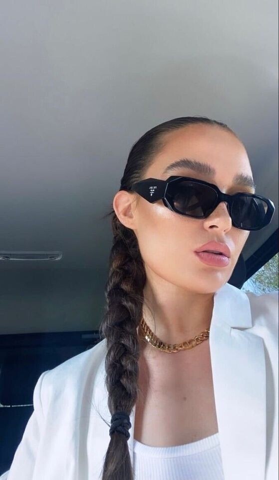 【PRADA】PR 17WS オーバルフレーム サングラス ブラック Prada Eyewear オーバルフレーム サングラス | ブラック