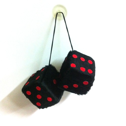 Fuzzy Dice groß - Schwarz-Rot