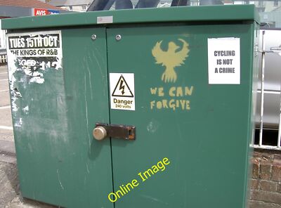 Foto 6x4 Ein Verbrechen vergeben Cardiff\/Caerdydd einige verschiedene Ankündigungen auf c2014
