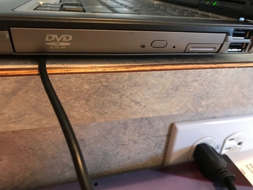 Dell Latitude D630 Laptop Core 2 Duo CPU, New Battery, power pack, carry case. - Picture 7 of 11