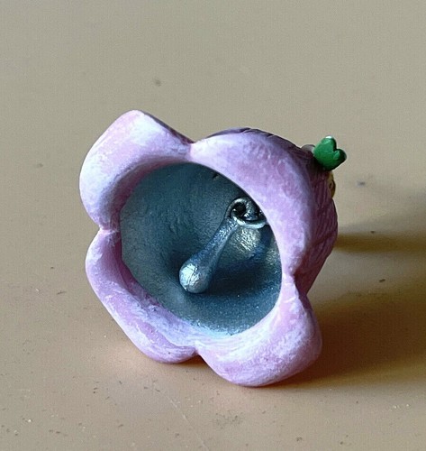 Vintage Disneyland Miniature Tinker Bell Figurine Pink Flower Bell - Picture 3 of 3