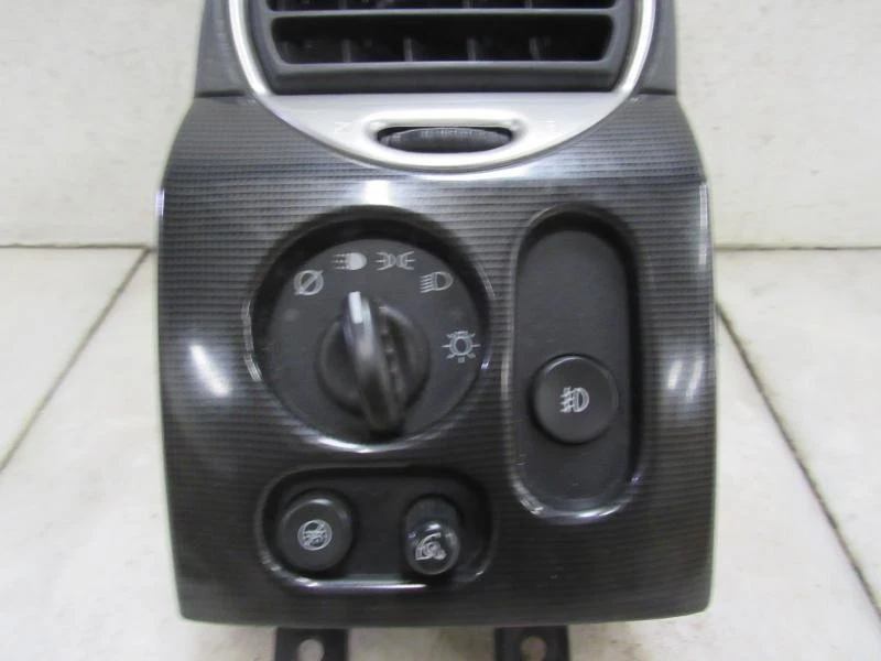 04 05 INTERRUPTOR DE FAROS GMC ENVIY XUV Foto 2 de 3