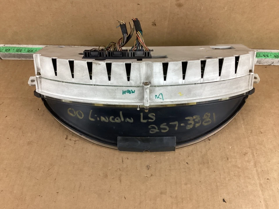 2000 - 2002 Lincoln LS Speedometer Instrument Cluster 257-03381 - Image 4 of 4
