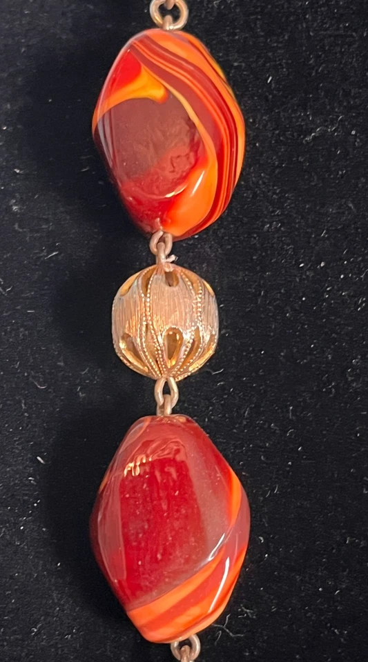 Collar vintage de cadenas en tono dorado con piedras de jaspe mookaí 30" Foto 4 de 4