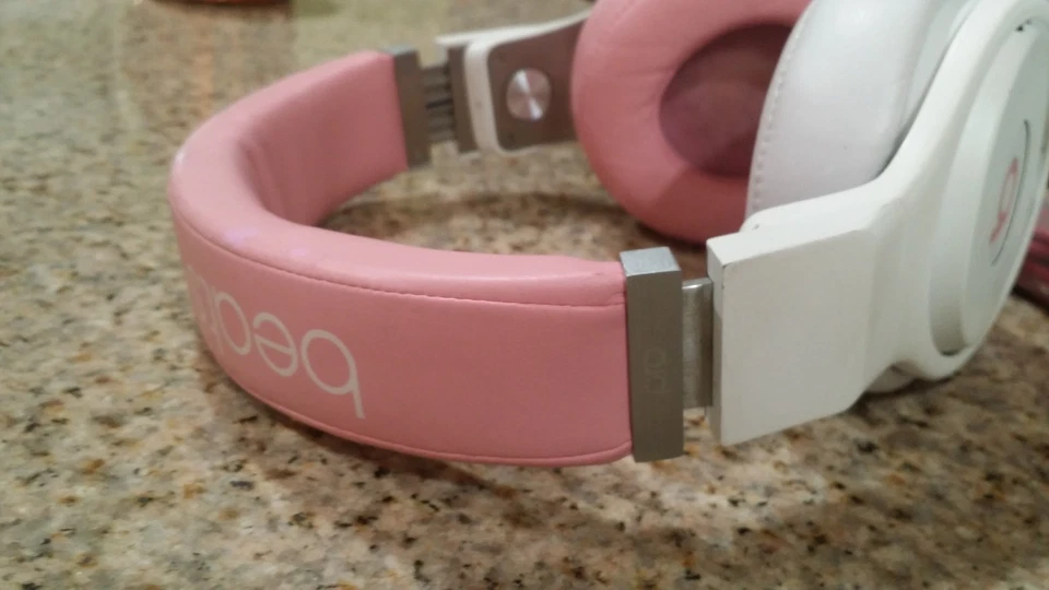 Beats by Dr. Dre Pro Beats Over the Ear Headphones Pink Limited Edition - Image 3 of 4