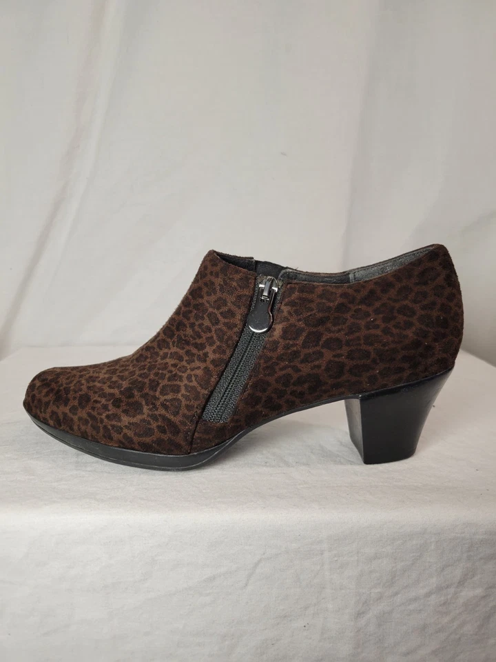 Munro Women's Taylor Suede Animal Print Block Heel Ankle Boots Booties Size 8W Foto 3 de 4