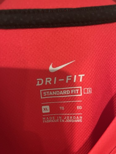 Jungen Shirt Nike XL rot mit schwarzem Swoosh feuchtigkeitsableitend kurzarm  - Bild 5 von 16