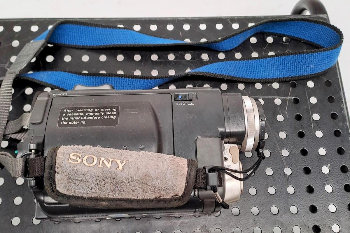 Sony DCR-TRV9 Mini DV Handycam Digital Camcorder - Japan /NO