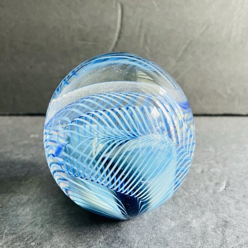Vintage Robert Eickholt Blue Large Pulled Feather Swirl Paperweight Signed 1992 - Picture 9 of 21