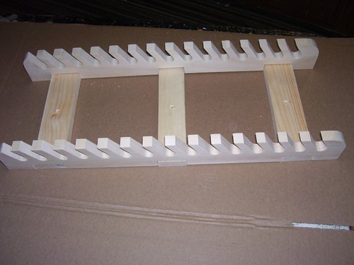 Estante de exhibición de baquetas acabado natural madera de pino tiene capacidad para 15 pares acabado de capa transparente - Imagen 2 de 4