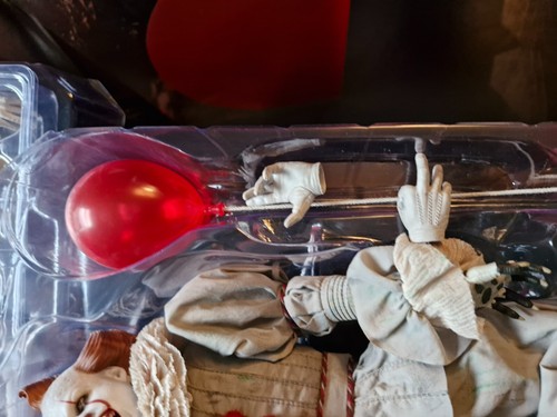 Hot Toys 1/6 scale action figure Pennywise the clown Marvel MMS 555 - Picture 9 of 13