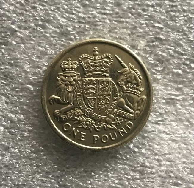 COLLECTIBLE 2015 ONE POUND COIN, ROYAL ARMS UNICORN & CROWNED LION