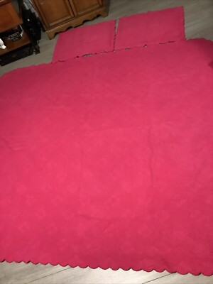 Coming Home 100% Cotton Vintage Scalloped Bedspread~ 2- Matching Pillow Shams
