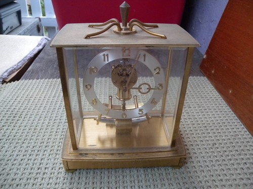 VINTAGE GERMANY 1.5V BATTERY COLCK. GREAT RUNNING CONDITION. GERMANY. - Picture 1 of 9