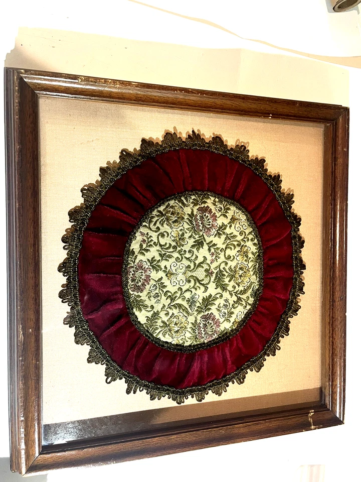 ANTIQUE FRAMED SEAT / CHAIR COVER TOP IN A SHADOW BOX FRAME W GLASS. UPHOLSTERY - Image 2 of 4