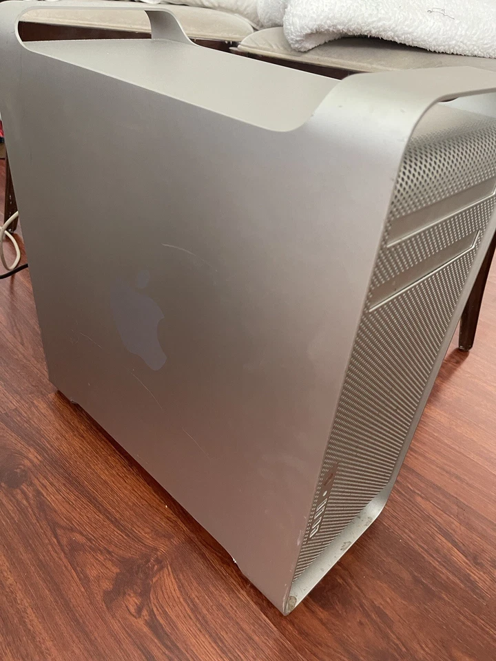 Mac Pro 1,1 (2006) 2x Intel Xeon Dual Core 2.66 GHz - 250GB  32GBRAM - Image 2 of 4