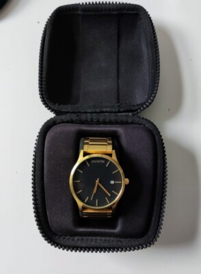 MVMT Classic Gold Herrenuhr mit Edelstahlband 