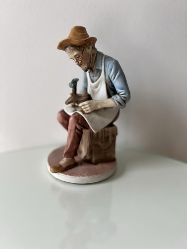 Vintage Bisque Figurine of a Charming Cobler - Bild 5 von 5