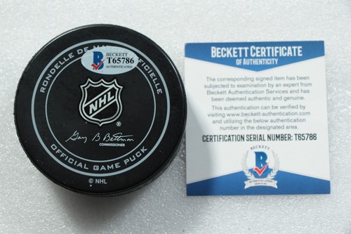St. Louis Blues Brett Hull 2017 Winter Classic Alumni Game Autographed Puck - Picture 3 of 5