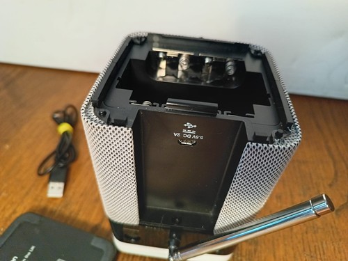 Pure Pop Mini Portable DAB/FM Digital Radio Alarm clock Battery Or USB Powered - Picture 7 of 11