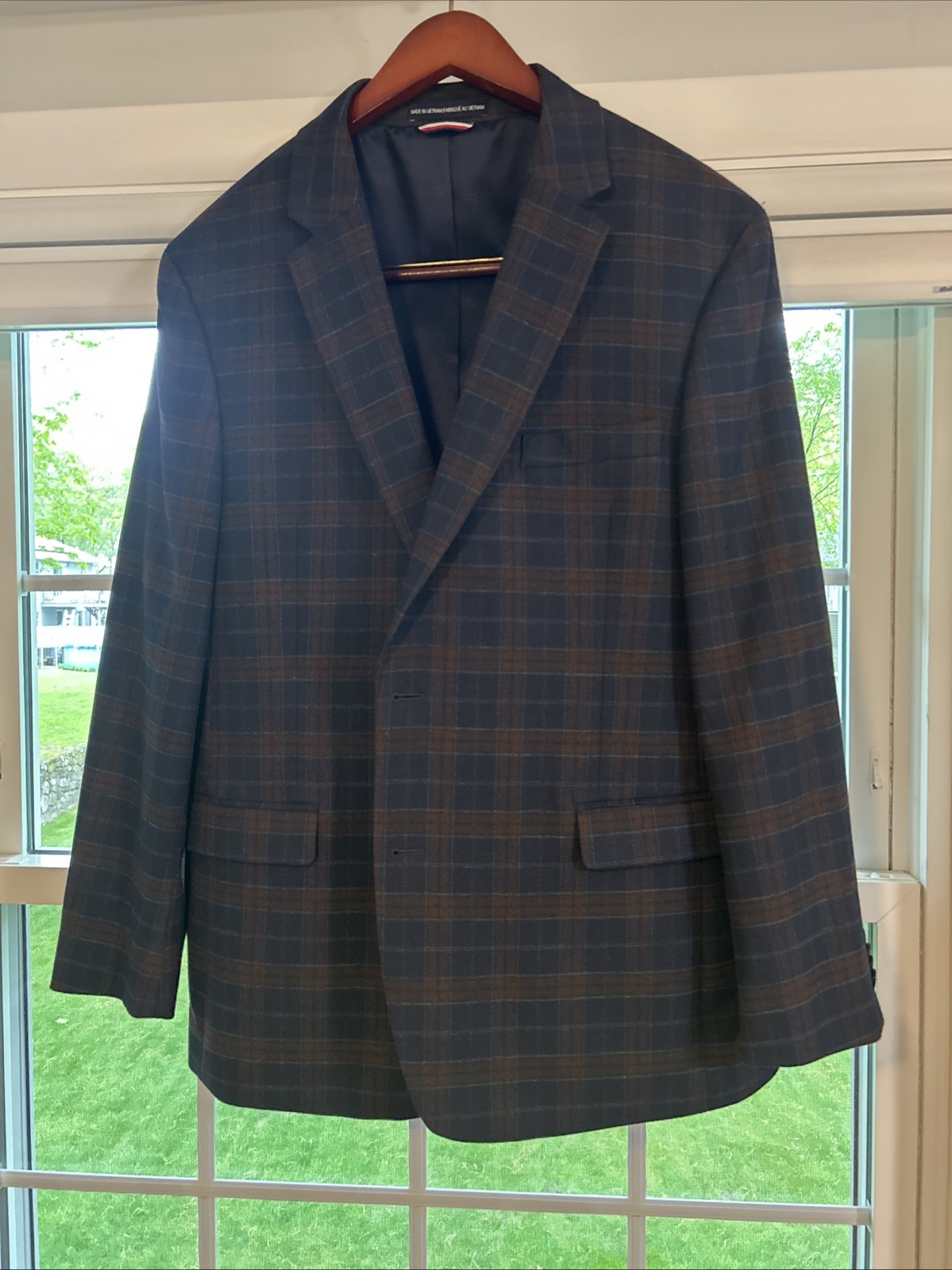 Tommy Hilfiger Men's Modern Fit Sport Blazer 46R Brown/ Blue Plaid 2 Buttons