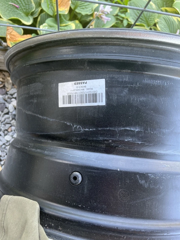 Ruedas negras 22x10 Fuel Hostage Tundra Foto 3 de 3