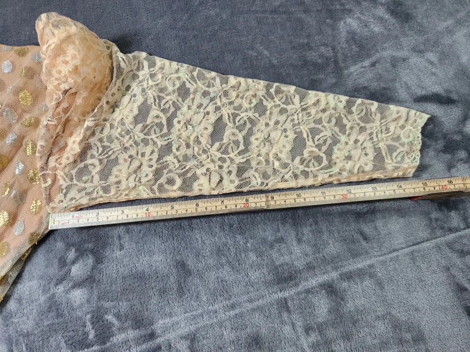 Винтажное женское платье Saks Fifth Avenue бежевое кружевное с рукавами блестящее прозрачное с подкладкой - Изображение 4 из 4