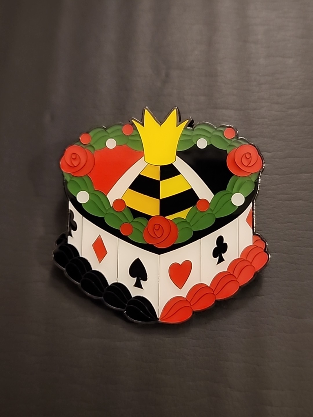 ✨Loungefly - Queen of Hearts - Wonderland - Disney Villain - Cake - Pin - NEW✨