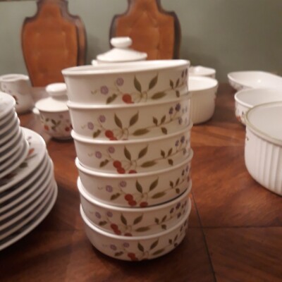Noritake Dinner Service 53 piece set Berries N Such pattern #9070 exlnt conditn