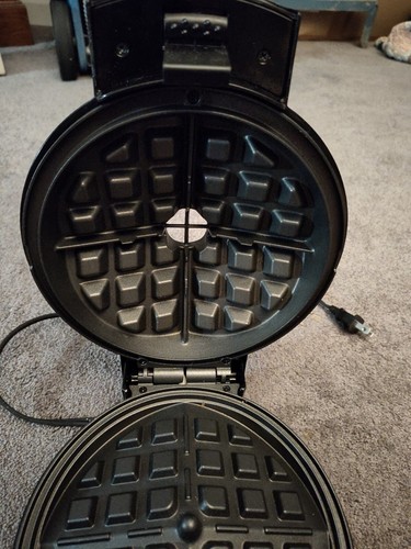 Chefman Volcano Belgian Waffle Maker RJ04-4RV-V2 Kitchen Tested And Works - Picture 6 of 10