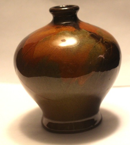 ROSEVILLE ROZANE VASE WITH LEAVES - Picture 2 of 5