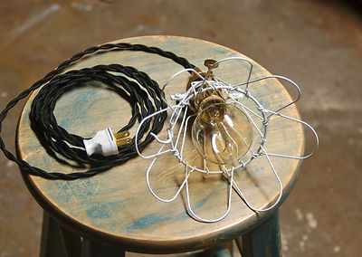 Metal Lamp Shade In Collectible Table Lamps STEEL BULB GUARD, Clamp On Metal Lamp Cage, For Vintage Trouble Light Industrial $7.95 Vintage Ceiling Light - Foto 10