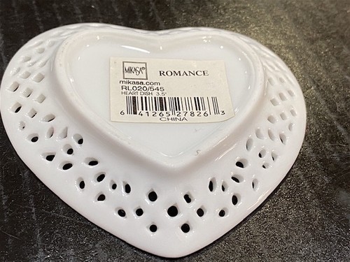 MIKASA DELICATO PIATTO PORTAGIOIE CUORE PORCELLANA BIANCA "ROMANCE" NUOVO CON ETICHETTA 3,5" - Foto 2 di 4