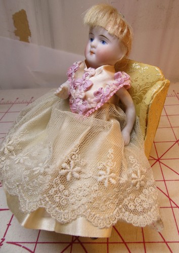 Antike Kestner 4,25 Zoll deutsche Puppe komplett Biskuit 184-4 zwei Riemen Schuhe gebeugte Knie. - Bild 9 von 9