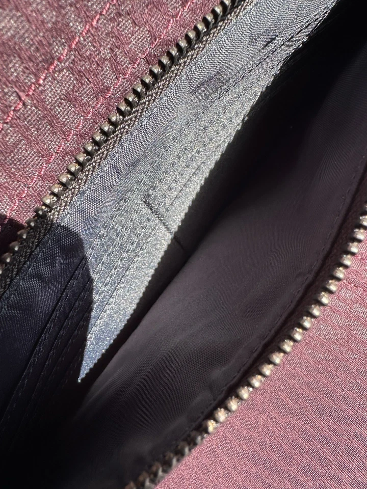 Cartera de viaje Lululemon púrpura y azul Foto 3 de 4