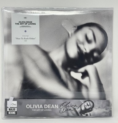 Olivia Dean The Art of Loving Hand Signed and NUMBERED Lilac Vinyl LE 300 RARE!!