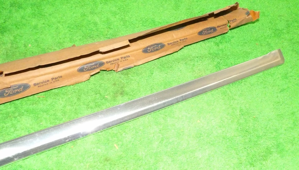 1967-1977 Ford Bronco NOS PÁRA-BRISA EXTERIOR DESTRO MOLDURA SUPERIOR - Imagem 3 de 4