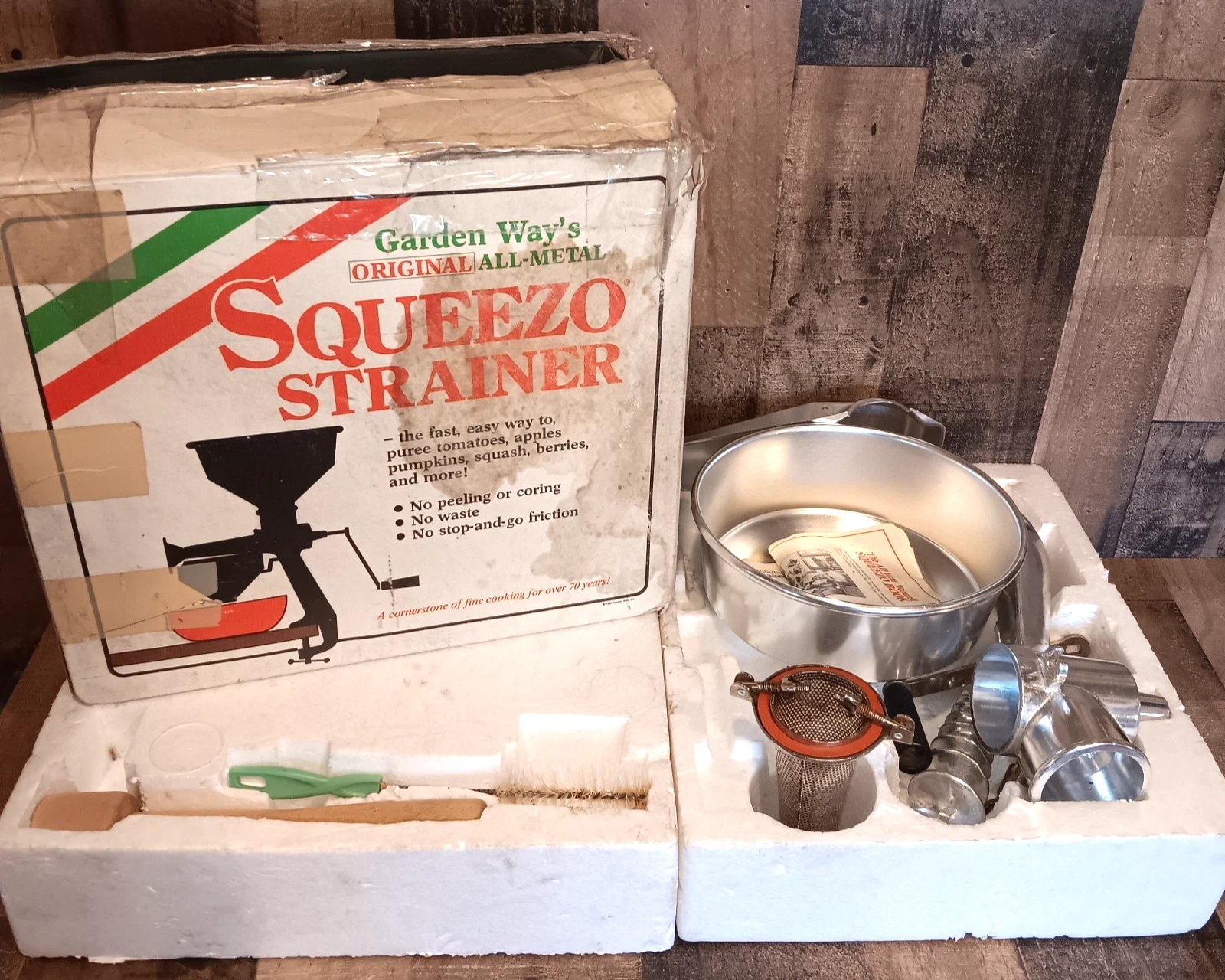 Vintage Garden Way's Squeezo Strainer 1983 Complete w/Box Instructions Read
Opens in a new window or