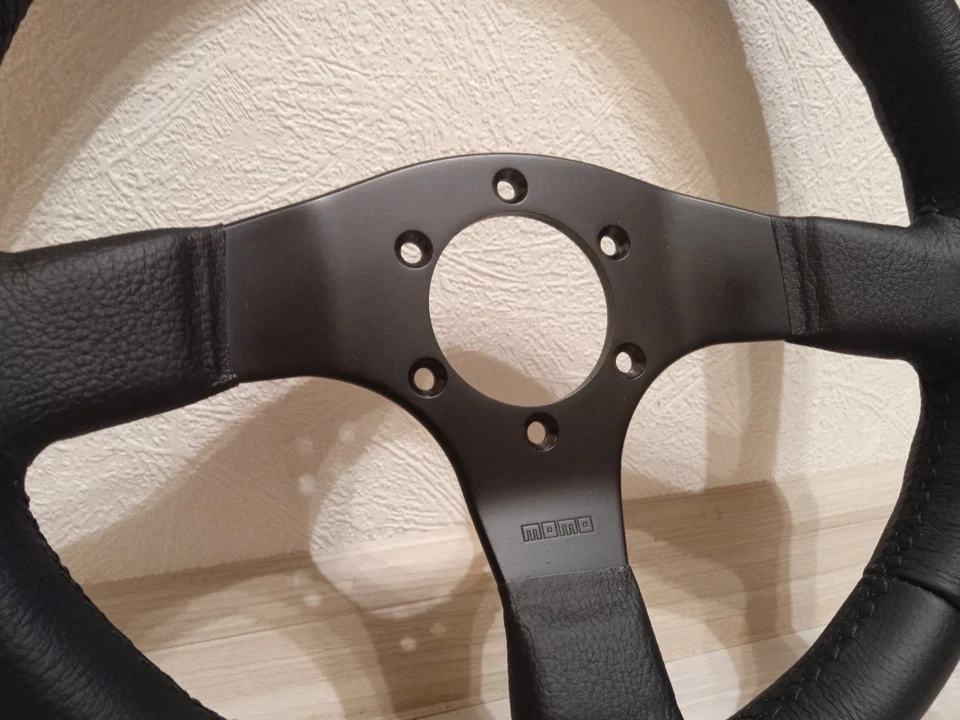 RARO Volante Arlequín Momo Benetton F1 VW Ferrari BMW E30 Audi KBA70142 Foto 4 de 4