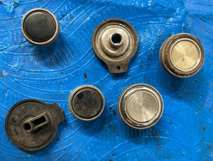 77-85 Oldsmobile Cutlass GM MISC FACTORY RADIO KNOBS 555101 558947 OEM NBL2